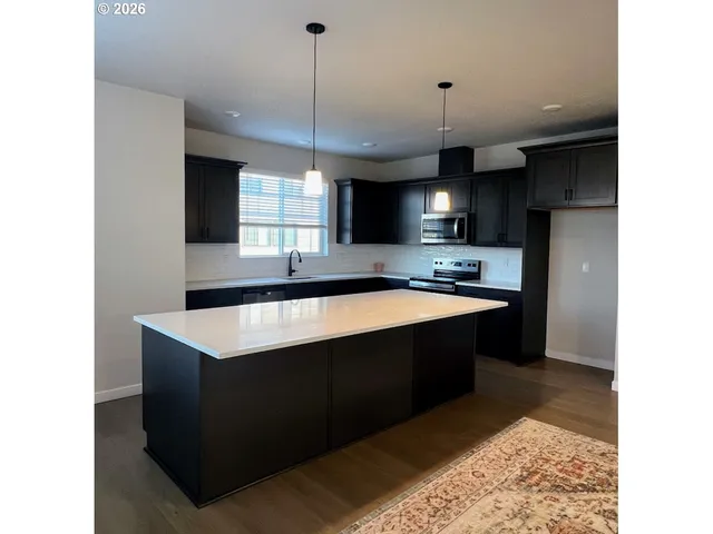 3310 Southeast Brookwood Avenue, Hillsboro, OR 97123