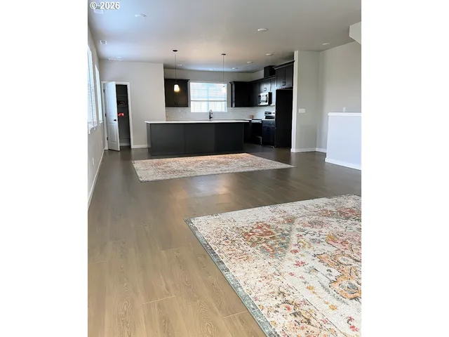 3310 Southeast Brookwood Avenue, Hillsboro, OR 97123