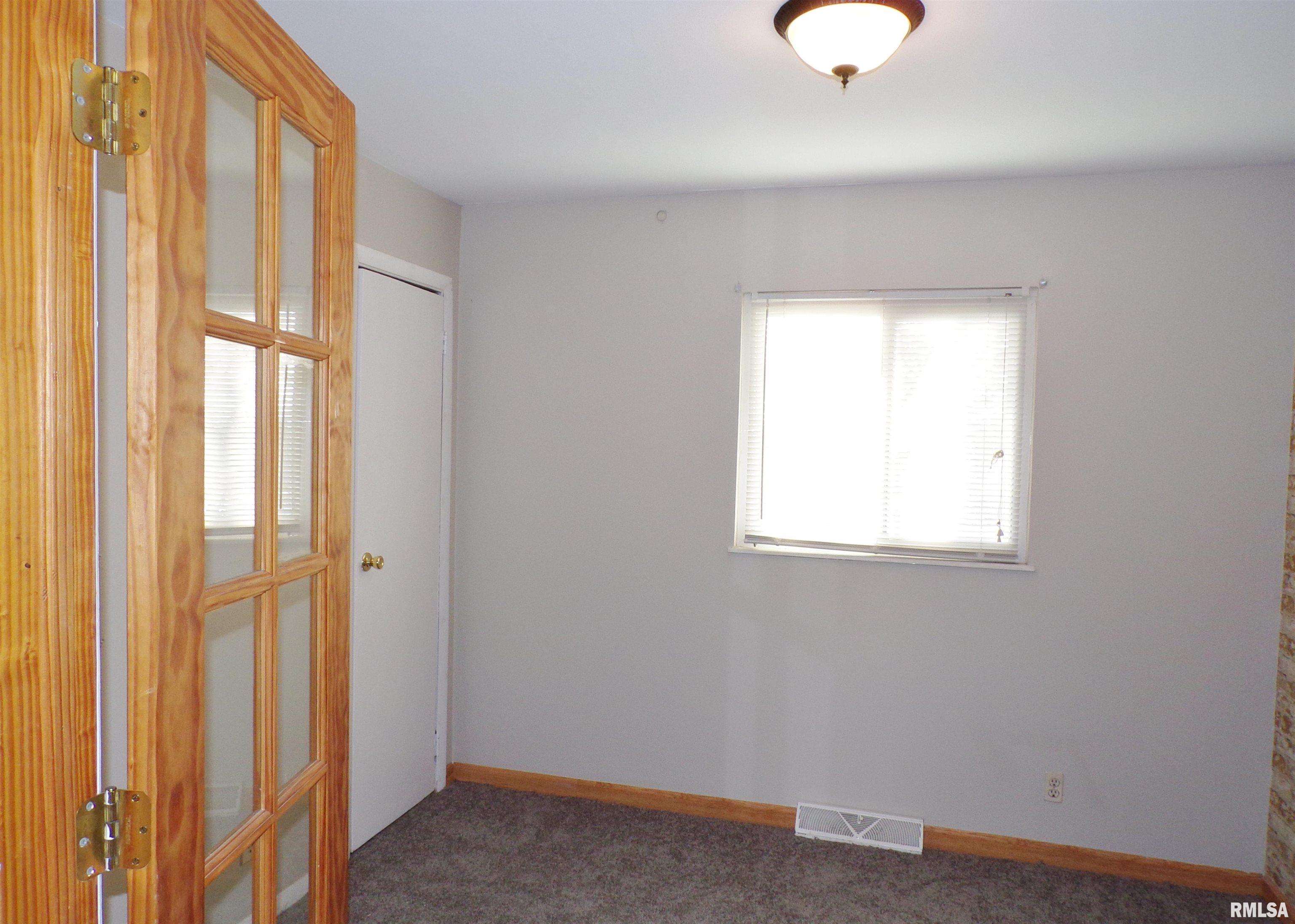 6105 North Randwick Road Peoria, IL 61615 - Photo 17 of 24 Gallery Image 17