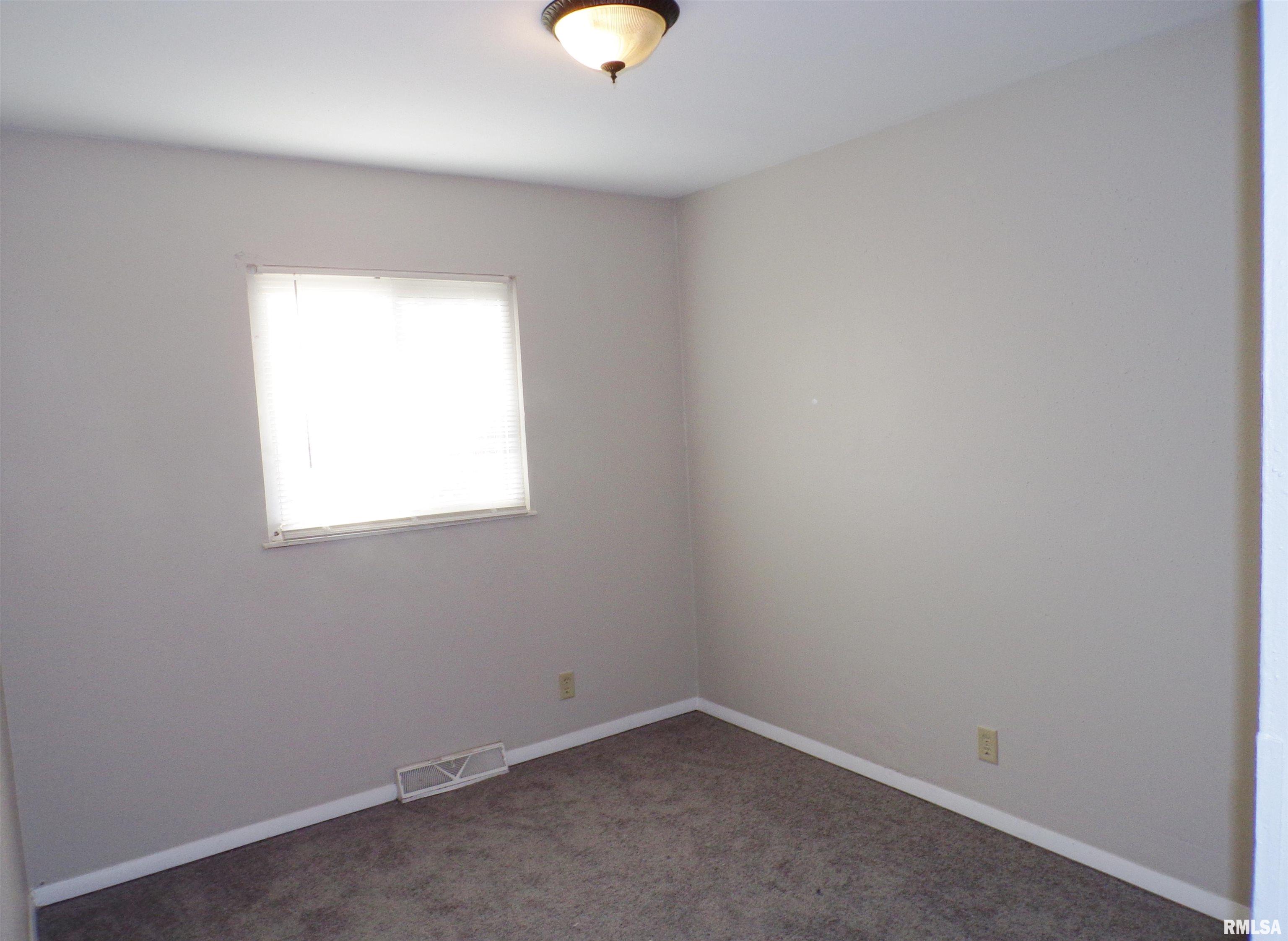 6105 North Randwick Road Peoria, IL 61615 - Photo 19 of 24 Gallery Image 19