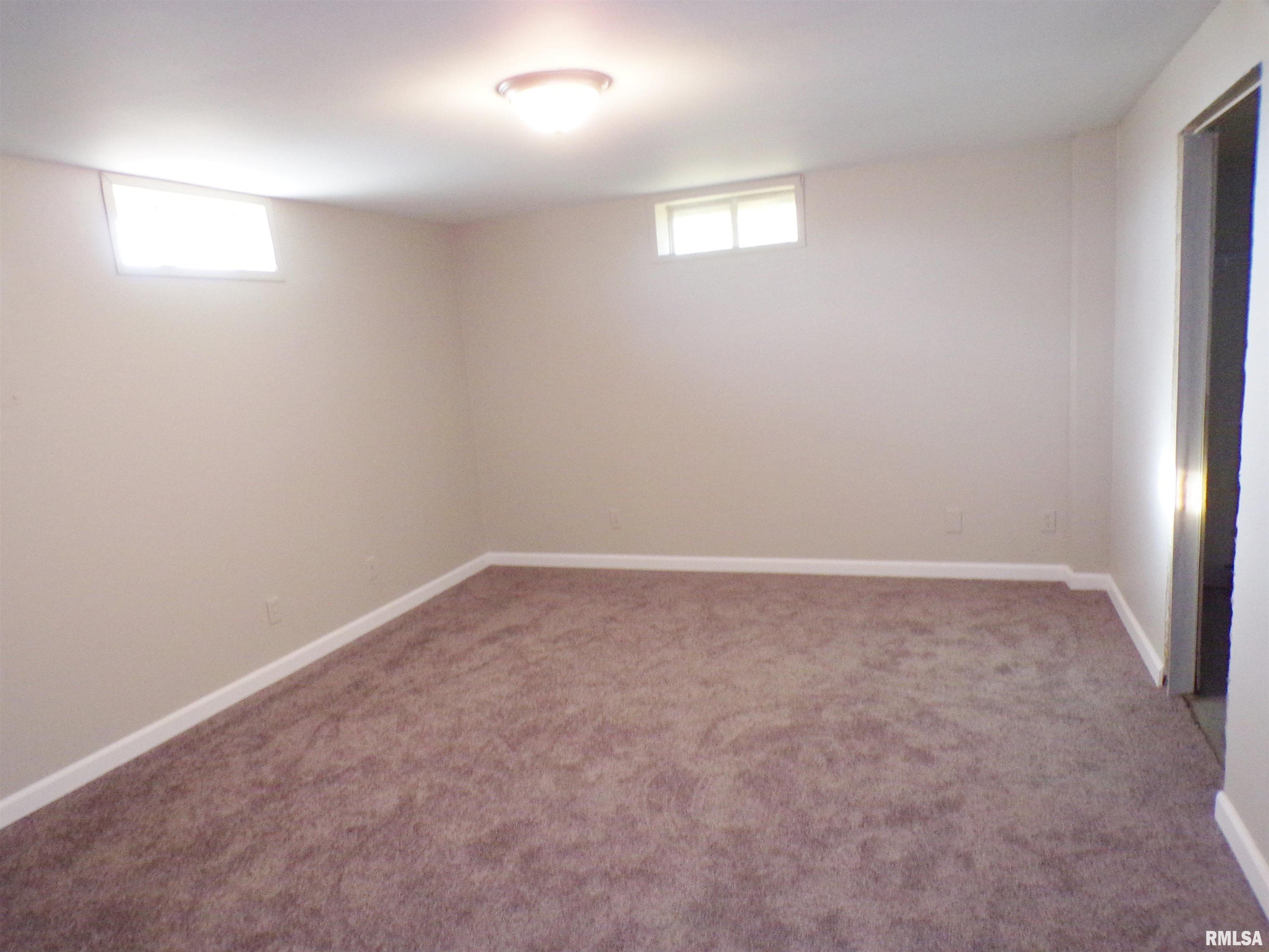 6105 North Randwick Road Peoria, IL 61615 - Photo 24 of 24 Gallery Image 24