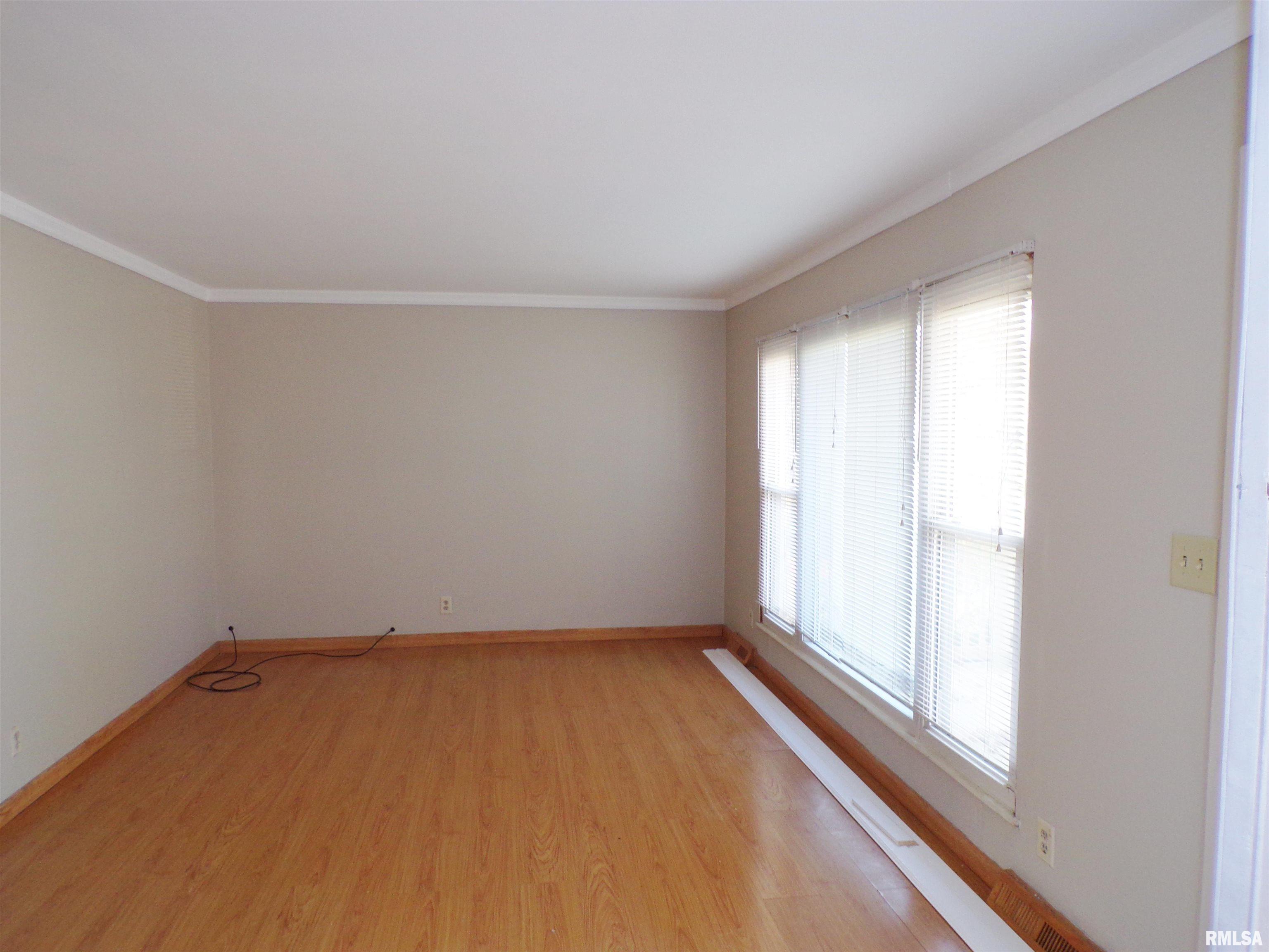 6105 North Randwick Road Peoria, IL 61615 - Photo 10 of 24 Gallery Image 10