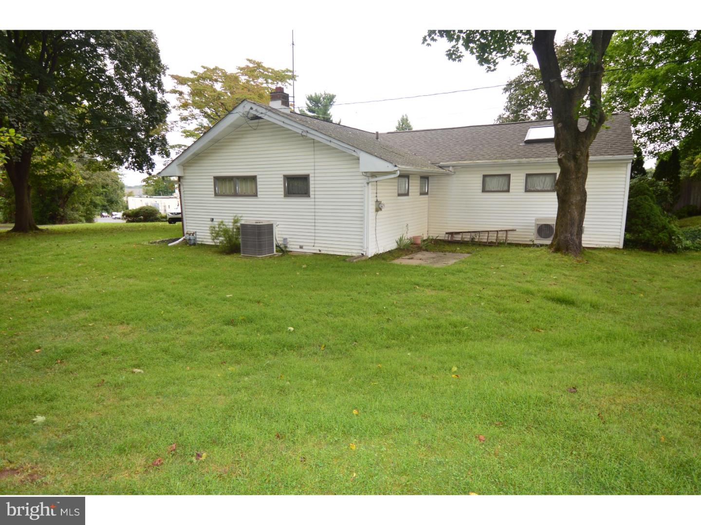 201 Valley Road Warminster, PA 18974 - Photo 22 of 22 Side Yard