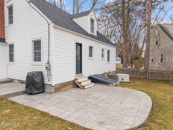 $369,900 | 2212 Niskayuna Drive, Niskayuna, NY 12309