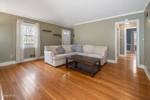 $369,900 | 2212 Niskayuna Drive, Niskayuna, NY 12309