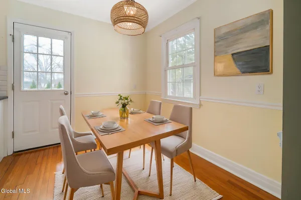 $369,900 | 2212 Niskayuna Drive, Niskayuna, NY 12309