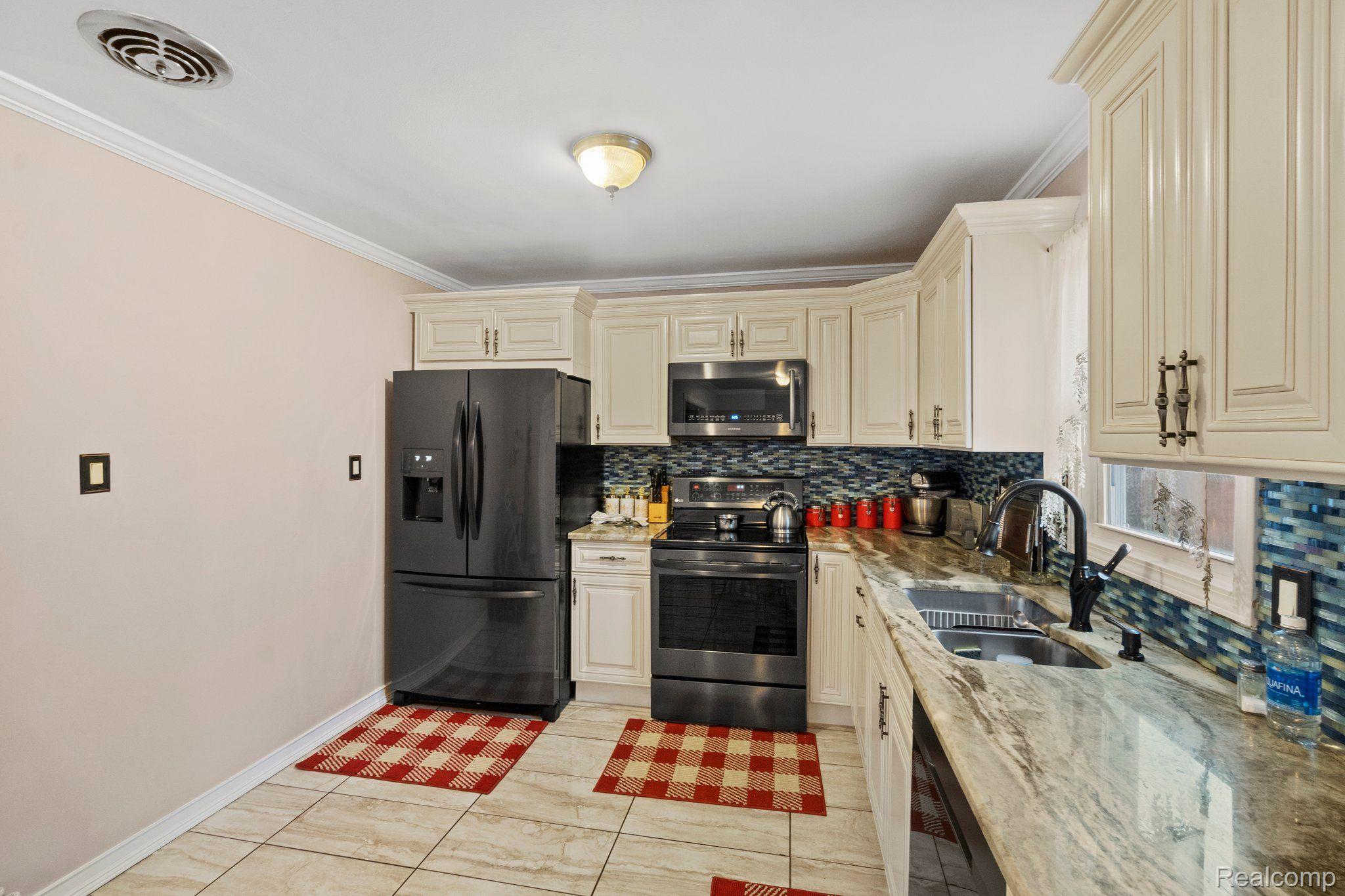 37696 Hayes Road Clinton Township, MI 48038 - Photo 12 of 33 KITCHEN