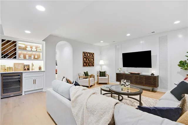 $1,014,755 | 24949 West 98th Place, Lenexa, KS 66227