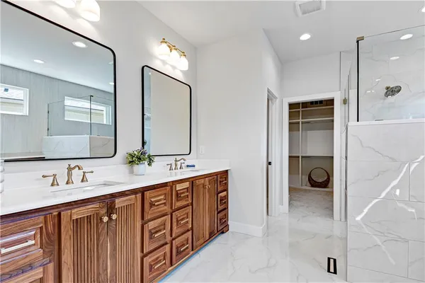 $1,014,755 | 24949 West 98th Place, Lenexa, KS 66227