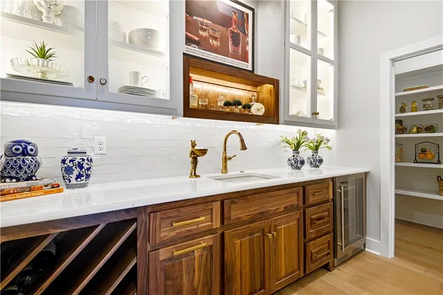 $1,014,755 | 24949 West 98th Place, Lenexa, KS 66227