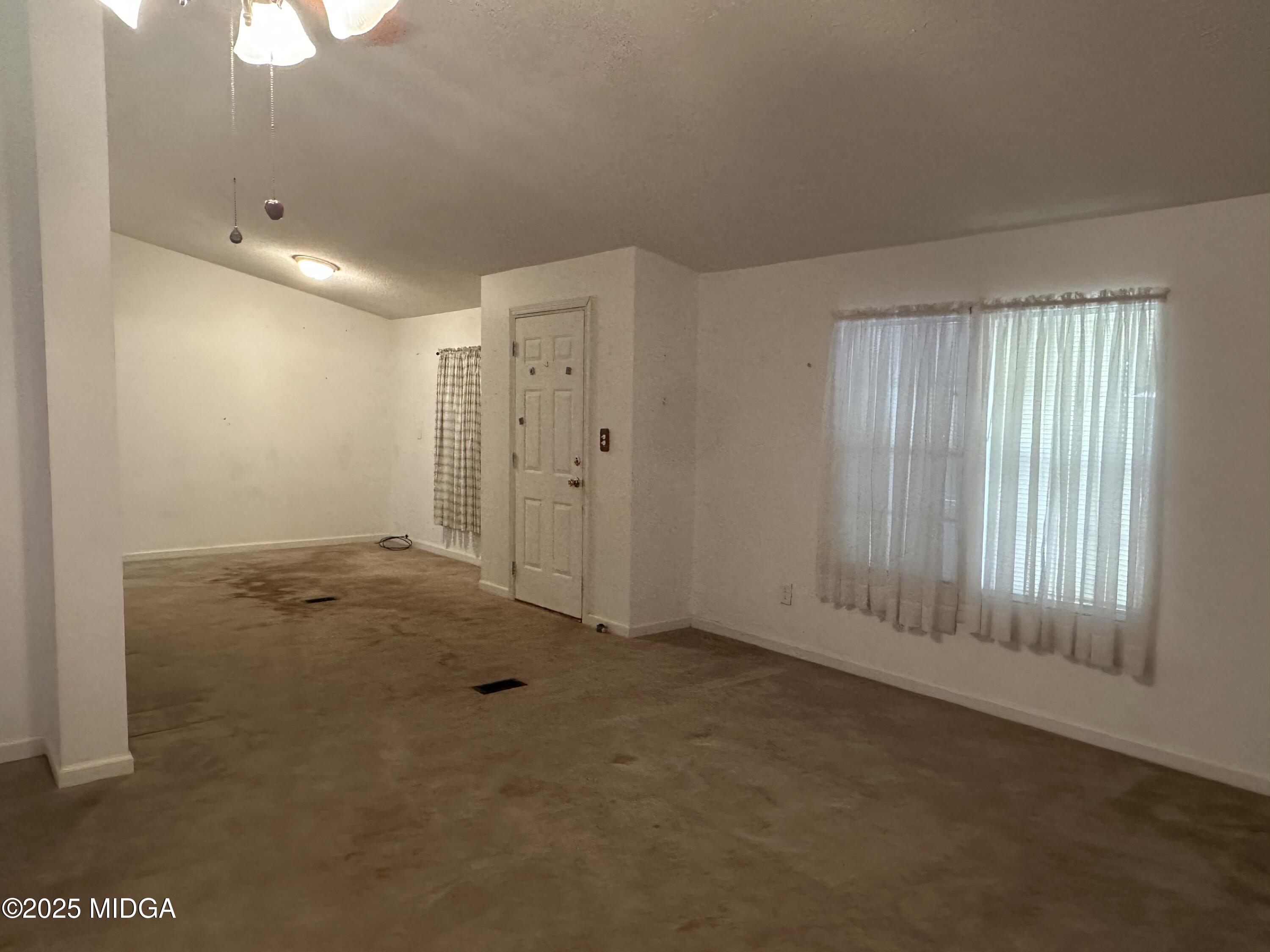 362 Old Macon Road Gray, GA 31032 - Photo 9 of 23 a view of an empty room
