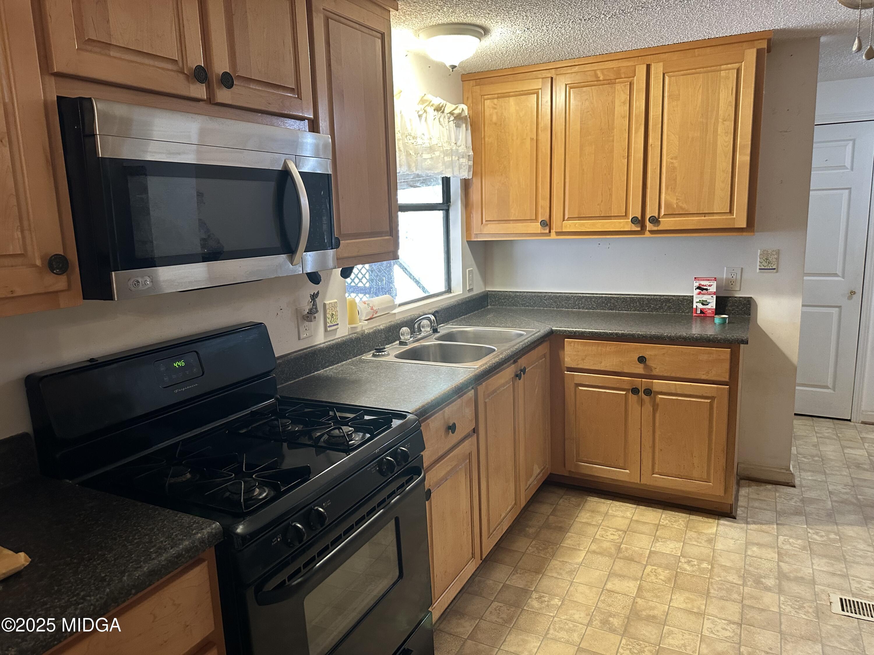 362 Old Macon Road Gray, GA 31032 - Photo 10 of 23 a kitchen with a stove and a microwave