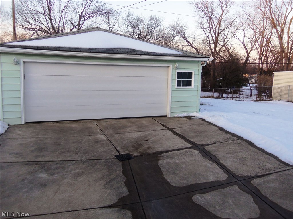 2760 Dentzler Road Parma, OH 44134 - Photo 3 of 35