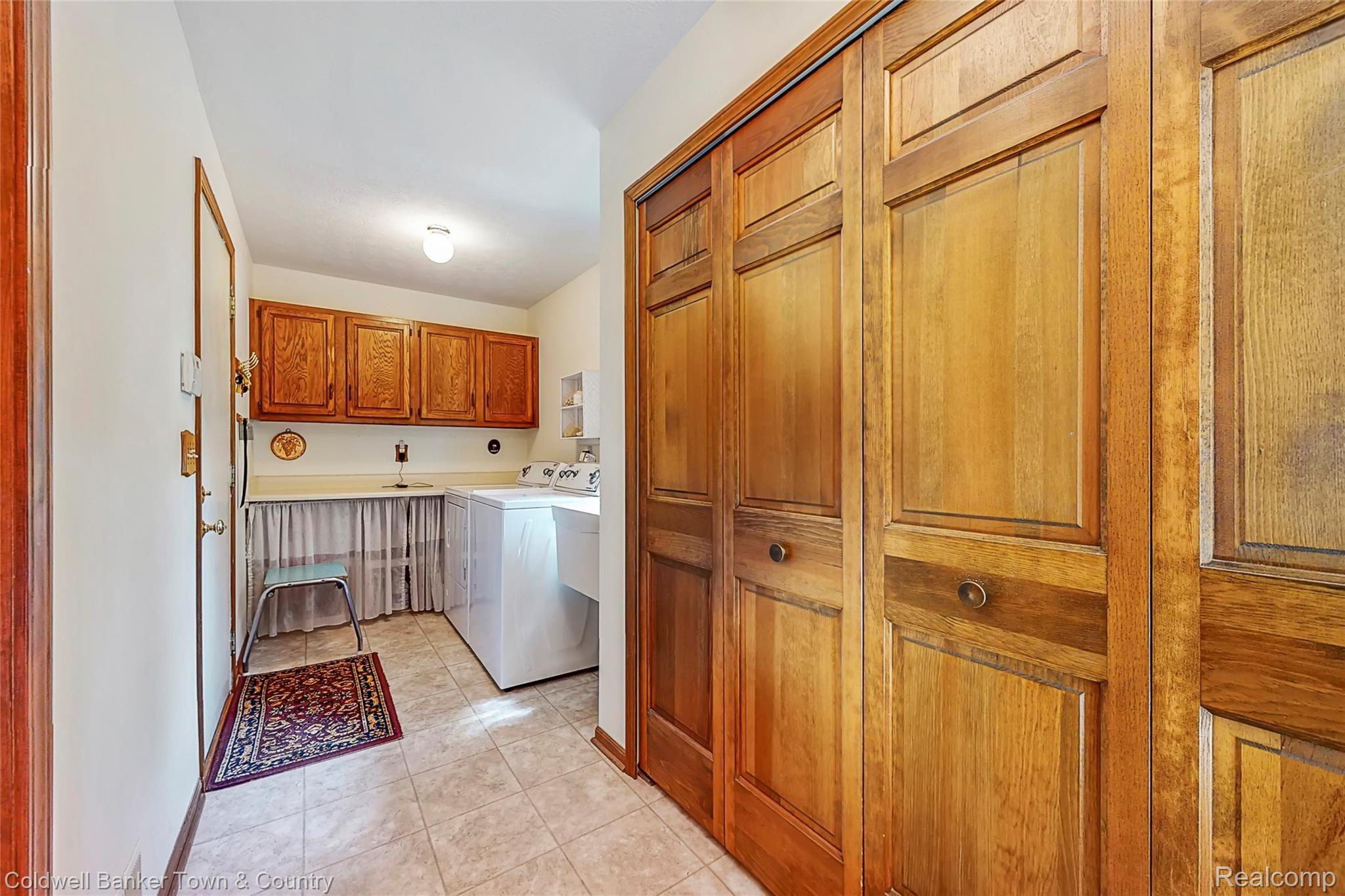23350 Griswold Road South Lyon, MI 48178 - Photo 22 of 44 15.jpg