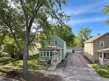 $280,000 | 421 Center Street, Woodstock, IL 60098