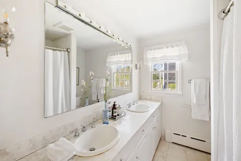 $5,350,000 | 11 East Harbor Drive, Sag Harbor, NY 11963