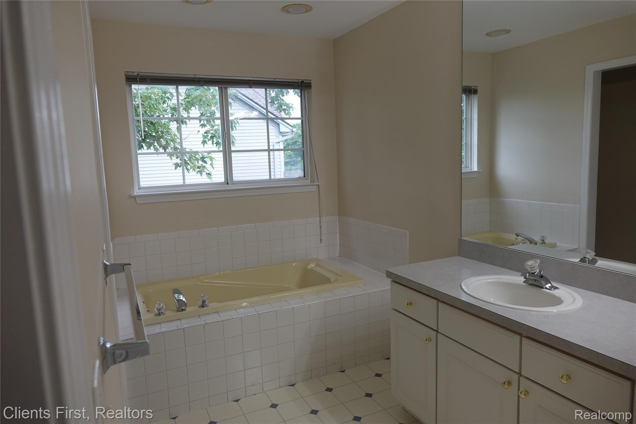 1770 Dunston Road Canton, MI 48188 - Photo 23 of 39 DSC05282.JPG