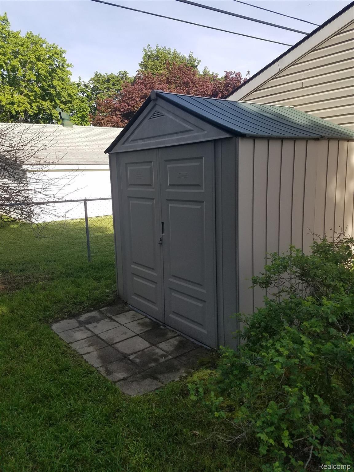 2715 Longview Avenue Rochester, MI 48307 - Photo 10 of 35 Extra Storage!!
