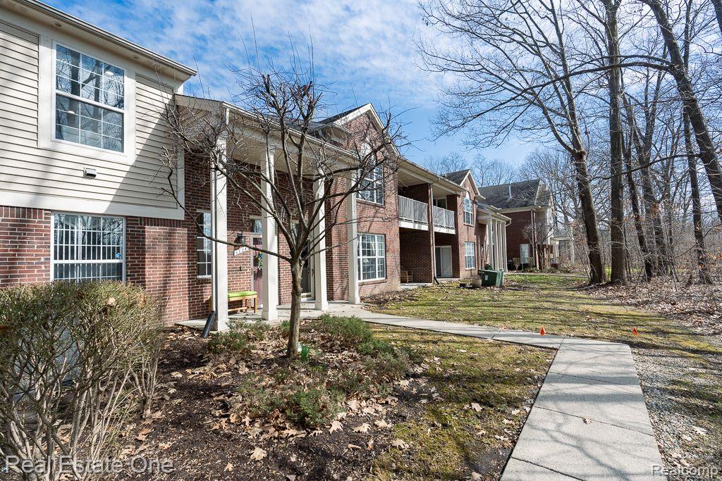 1724 Deepwood Circle, Unit 47 Rochester, MI 48307 - Photo 2 of 41 Gallery Image 2