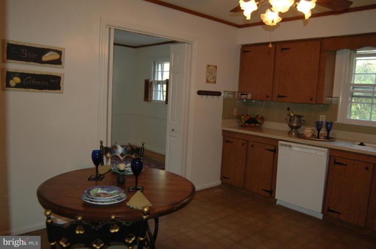 143 Cardamon Drive Edgewater, MD 21037 - Photo 2 of 17 Kitchen
