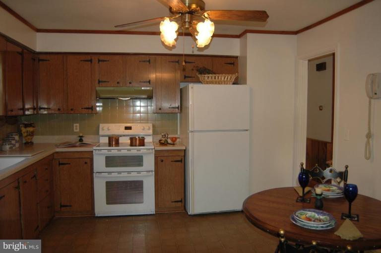 143 Cardamon Drive Edgewater, MD 21037 - Photo 3 of 17 Kitchen #2
