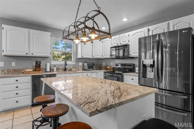 $598,900 | 9525 East Vista Drive, Hillsboro, MO 63050