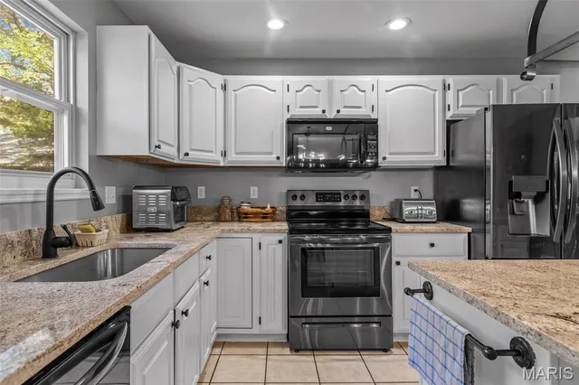 $598,900 | 9525 East Vista Drive, Hillsboro, MO 63050