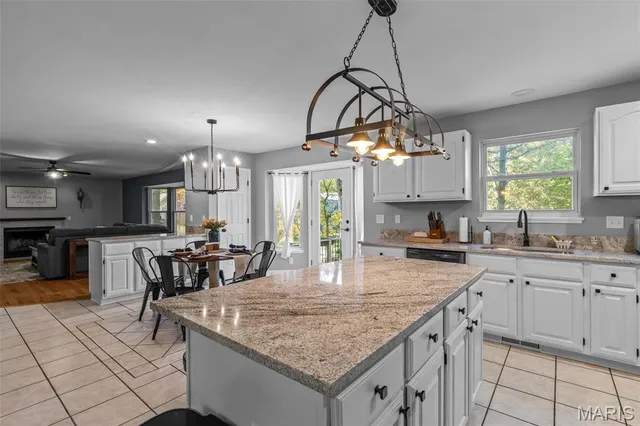 $598,900 | 9525 East Vista Drive, Hillsboro, MO 63050