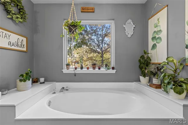 $598,900 | 9525 East Vista Drive, Hillsboro, MO 63050