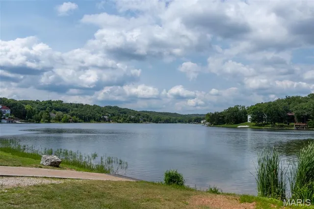 $598,900 | 9525 East Vista Drive, Hillsboro, MO 63050