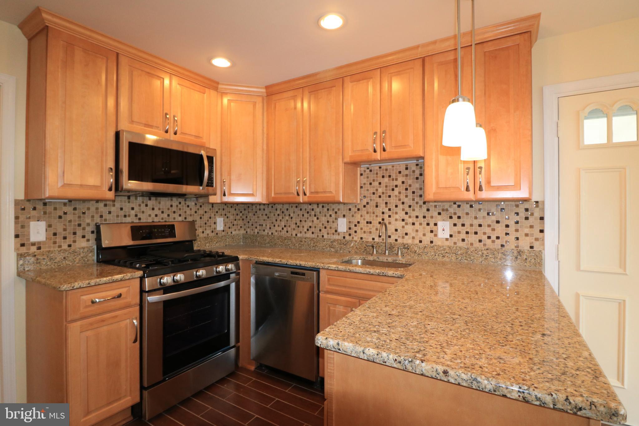 12600 Garden Gate Road Silver Spring, MD 20902 - Photo 4 of 51