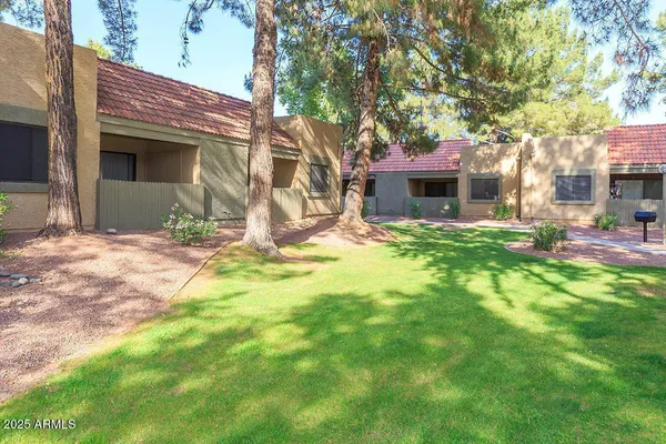 $1,640 | 3040 East Shea Boulevard, Unit C, Phoenix, AZ 85028