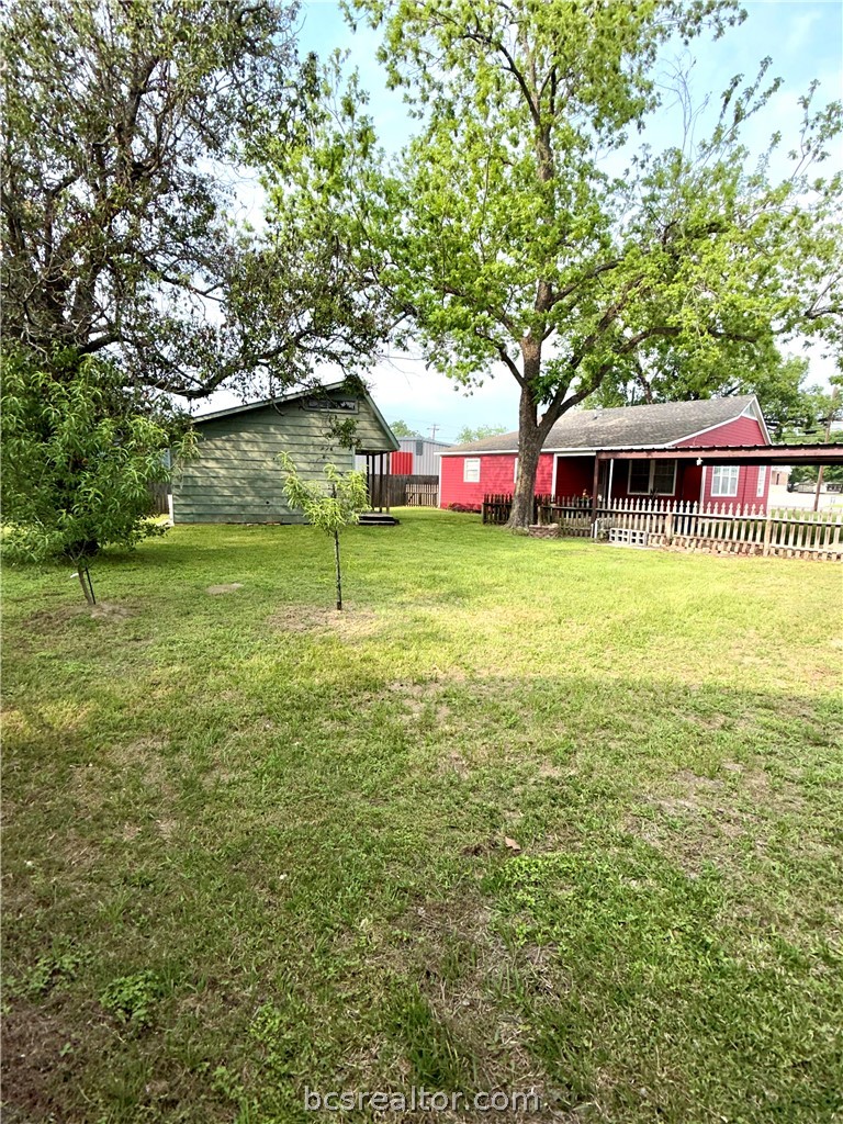 421 South Commerce Street Centerville, TX 75833 - Photo 3 of 23 a porch with swimming pool in front of it