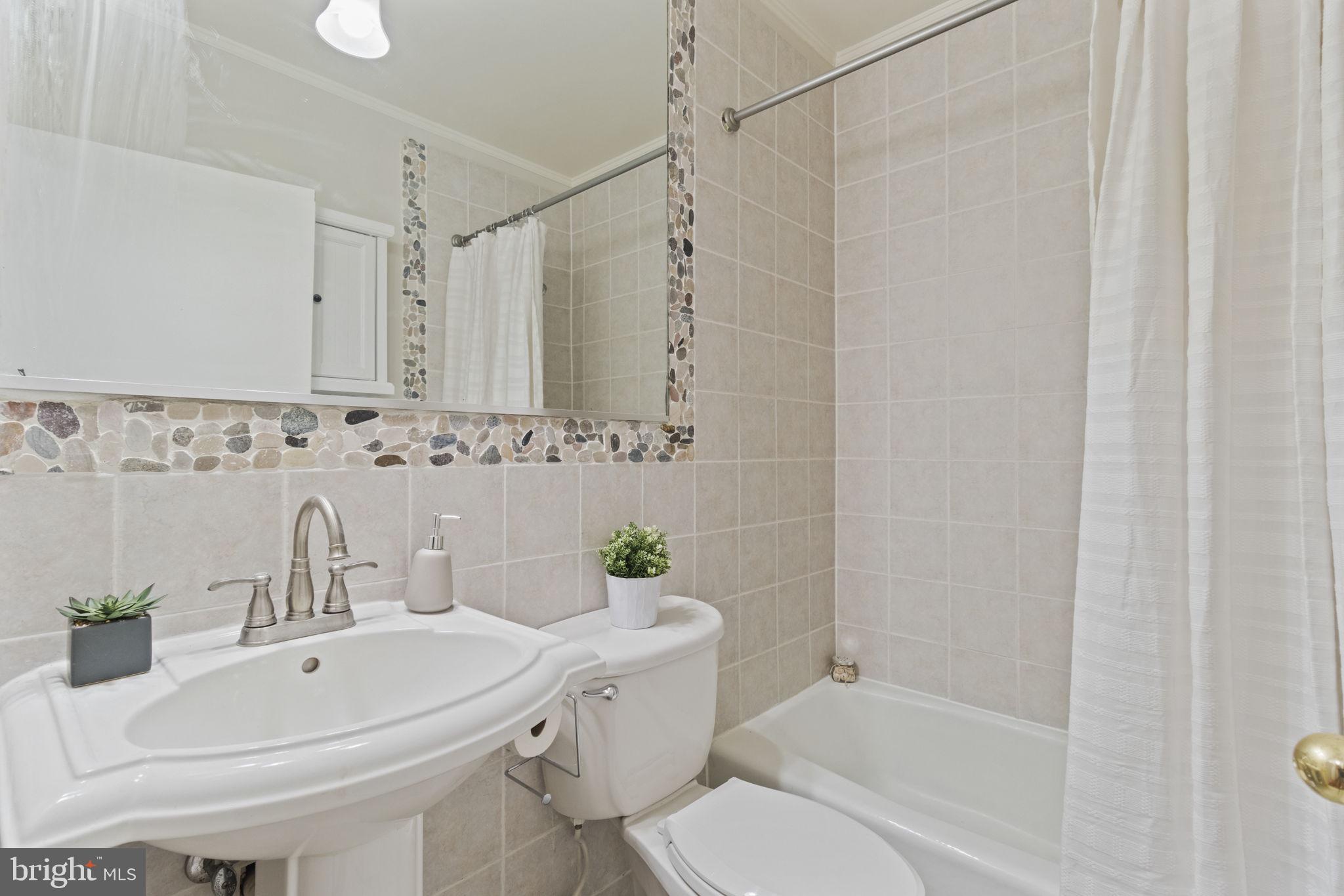 1435 Corcoran Street Northwest, Unit 3 Washington, DC 20009 - Photo 20 of 21 Hall Bath