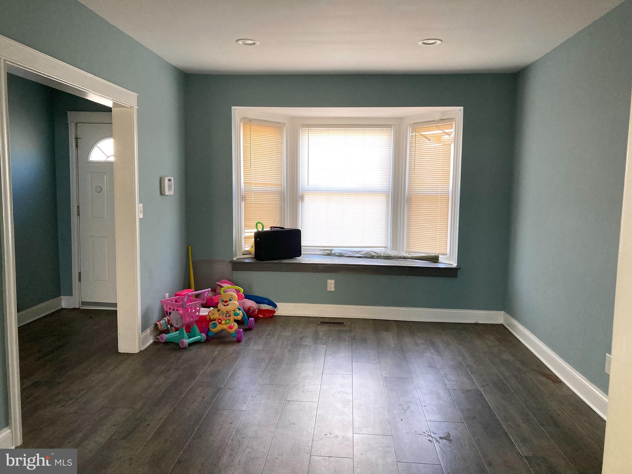 2917 Edison Highway Baltimore, MD 21213 - Photo 6 of 56 Living Room