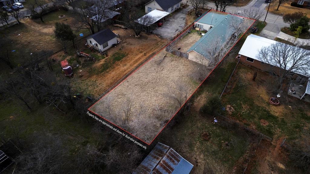 505 Alexander Road Stephenville, TX 76401 - Photo 28 of 29 a view of balcony and yard