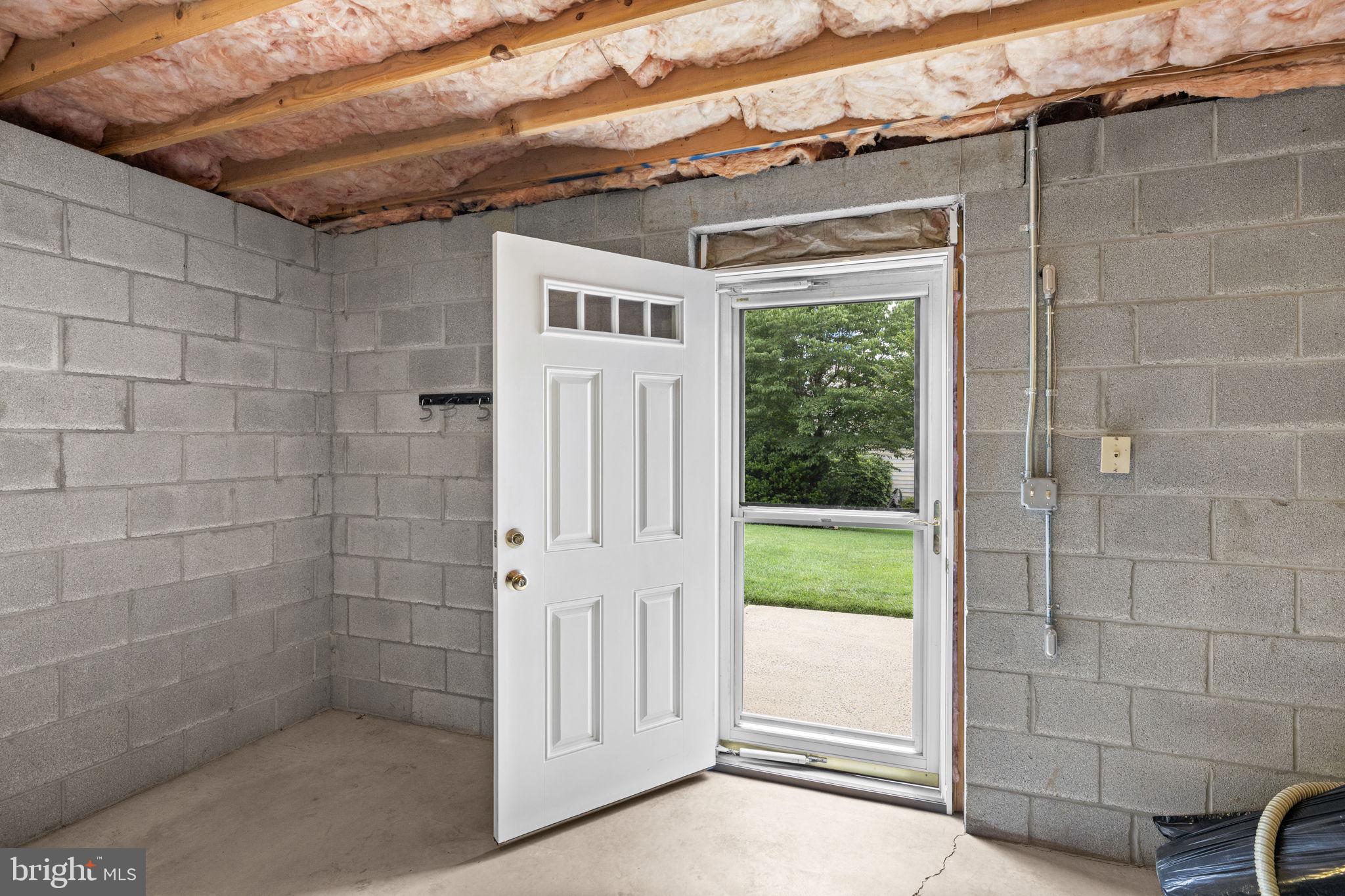 621 Country Club Road Culpeper, VA 22701 - Photo 43 of 45 Bright entryway to outdoor space.