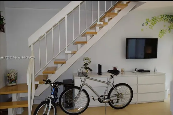 a view of entryway with washer and dryer