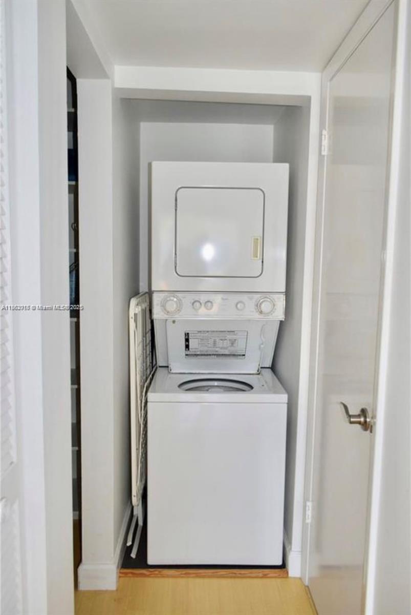 798 Crandon Boulevard, Unit 44B Key Biscayne, FL 33149 - Photo 5 of 13 a utility room with dryer and washer