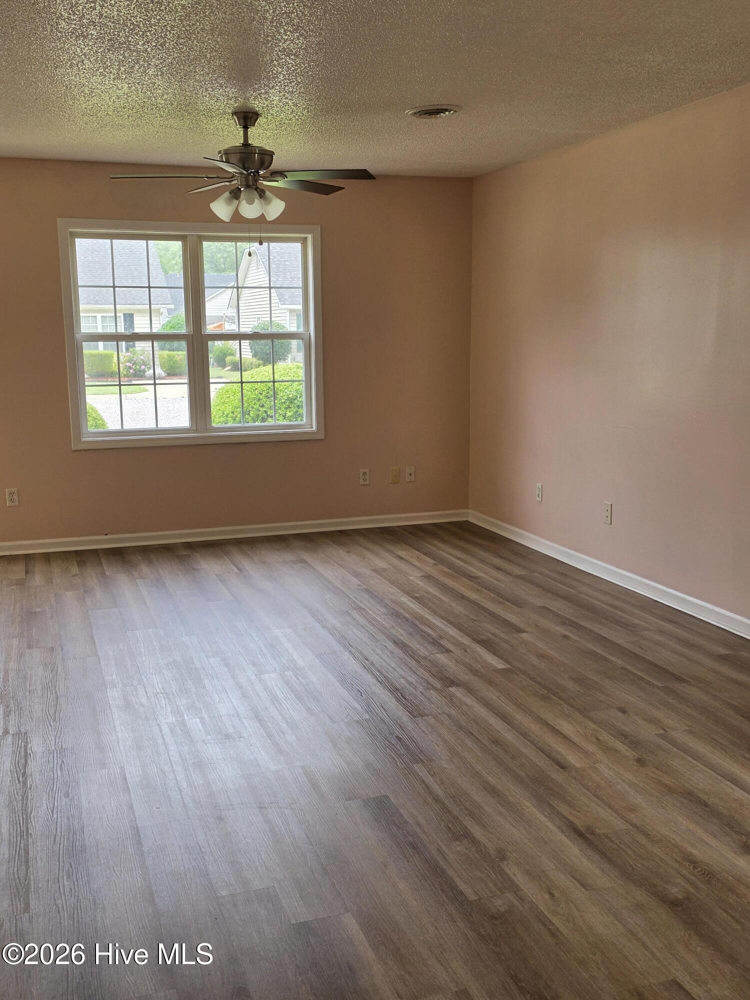 214 Old Oak Road Elizabeth City, NC 27909 - Photo 2 of 17 Living Room
