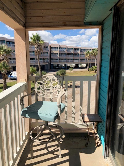 3938 Surfside Boulevard, Unit 2106 Corpus Christi, TX 78402 - Photo 7 of 21 a workspace with furniture and window