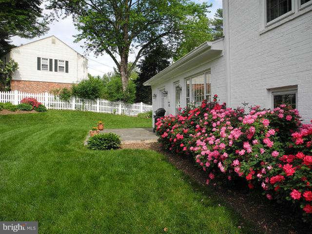 7510 Shadywood Road Bethesda, MD 20817 - Photo 28 of 30 Exterior (Rear)