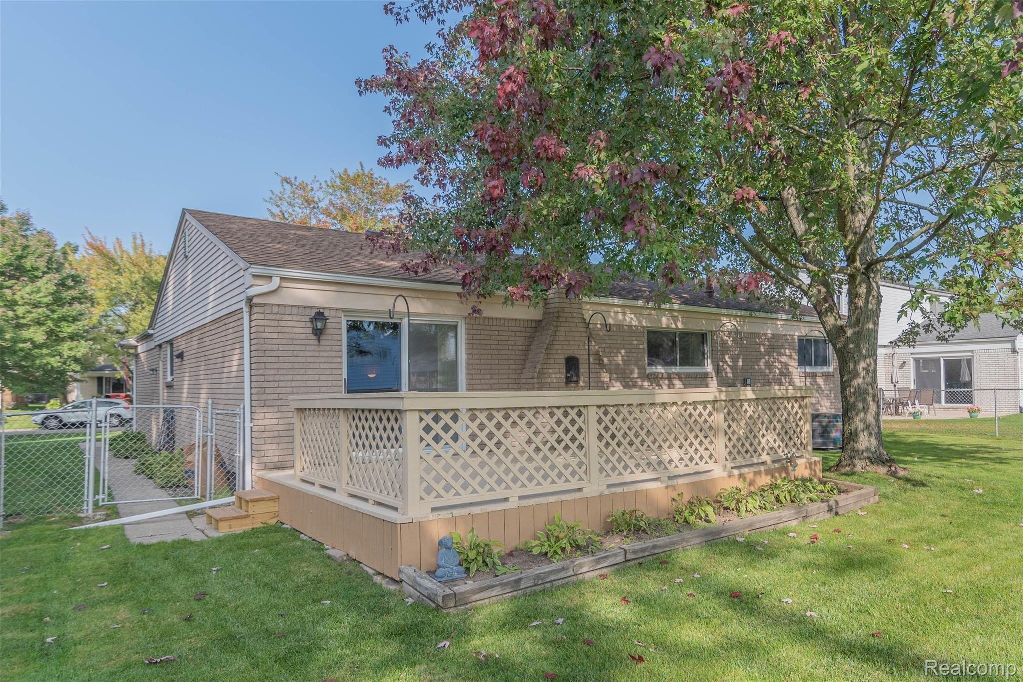 1770 Ranier Street Canton, MI 48187 - Photo 31 of 38 Deck view