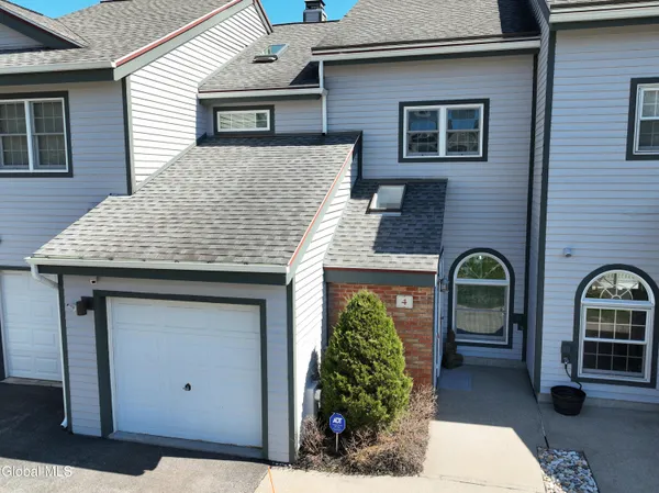 $1,375,000 | 4 Beach Court, Saratoga Springs, NY 12866