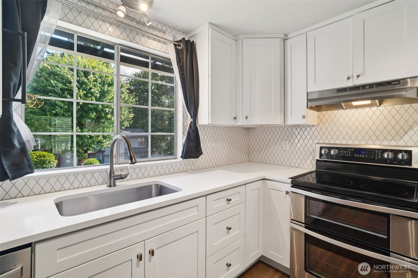 19820 Southeast 265th Street Covington, WA 98042 - Photo 5 of 30