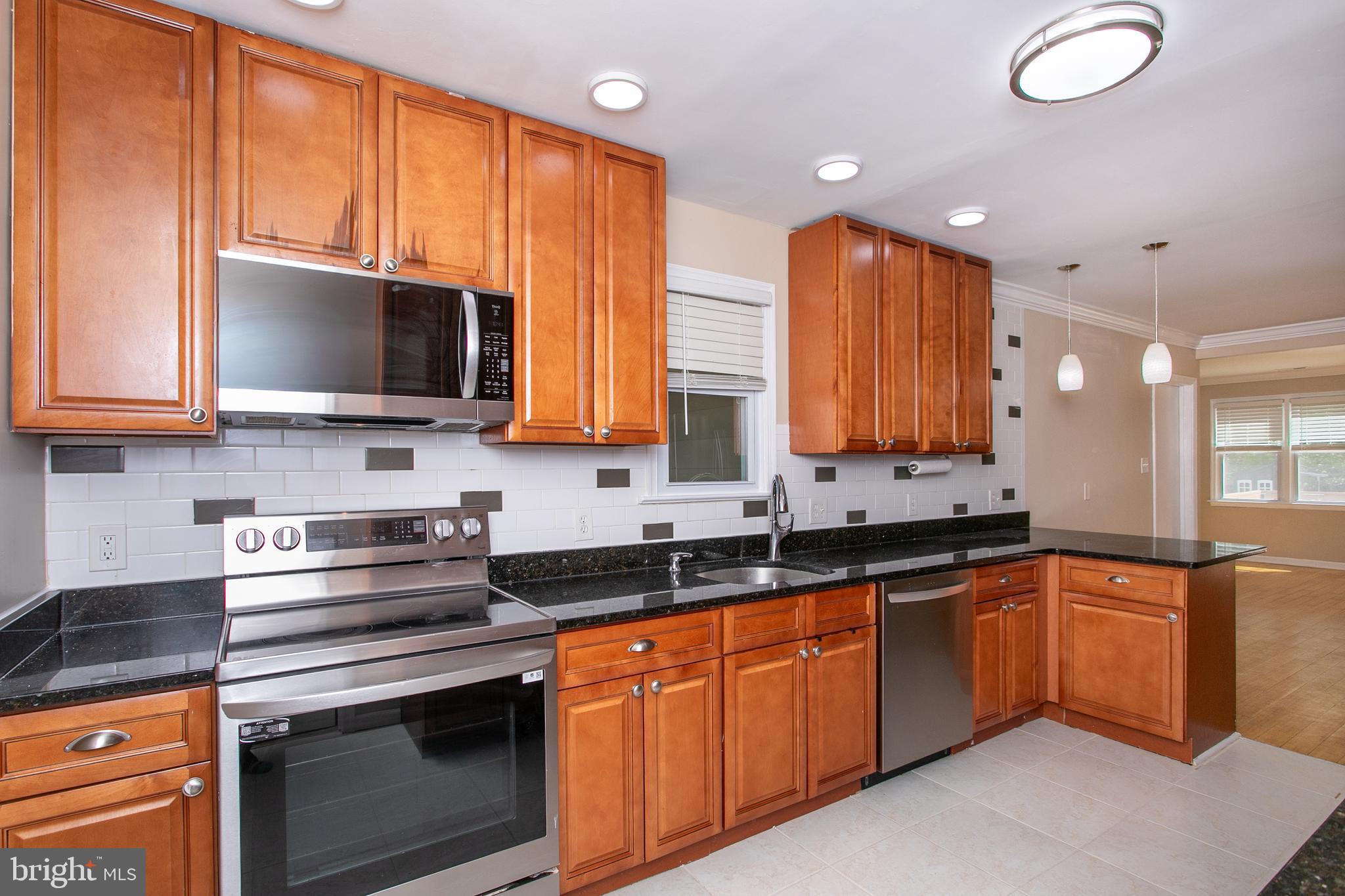 3500 Floral Park Road Brandywine, MD 20613 - Photo 19 of 70 Granite counter tops and ss appliances