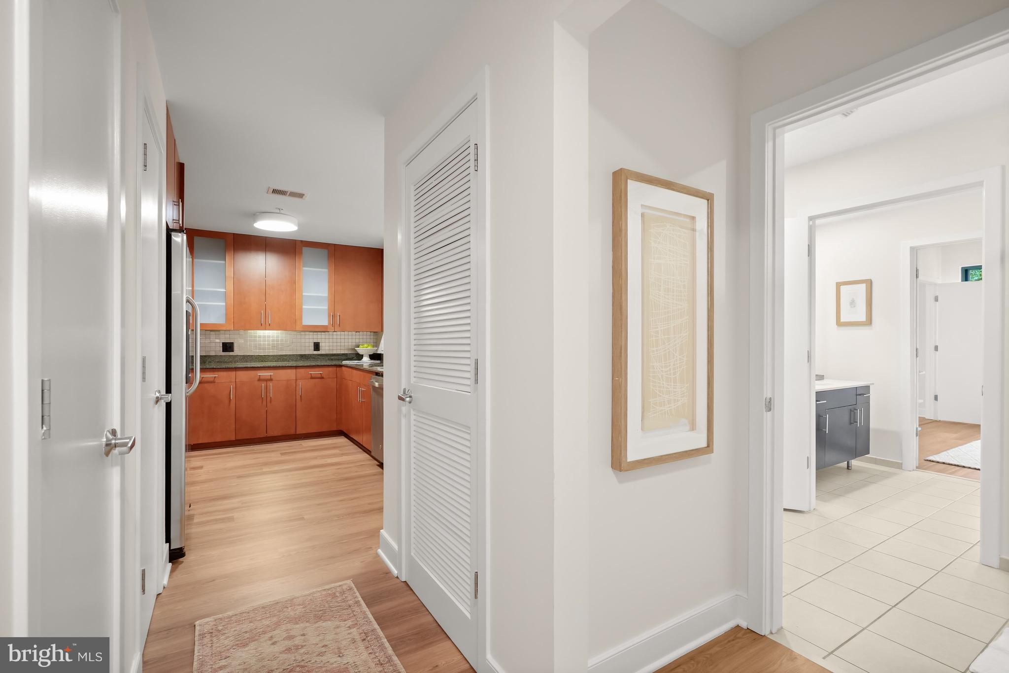 910 M Street Northwest, Unit 304 Washington, DC 20001 - Photo 4 of 24 Entry Foyer