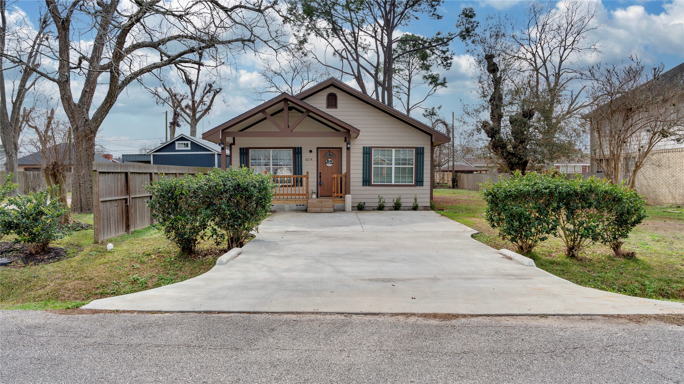 8214 Peekskill Lane Houston, TX 77075 - Photo 1 of 26