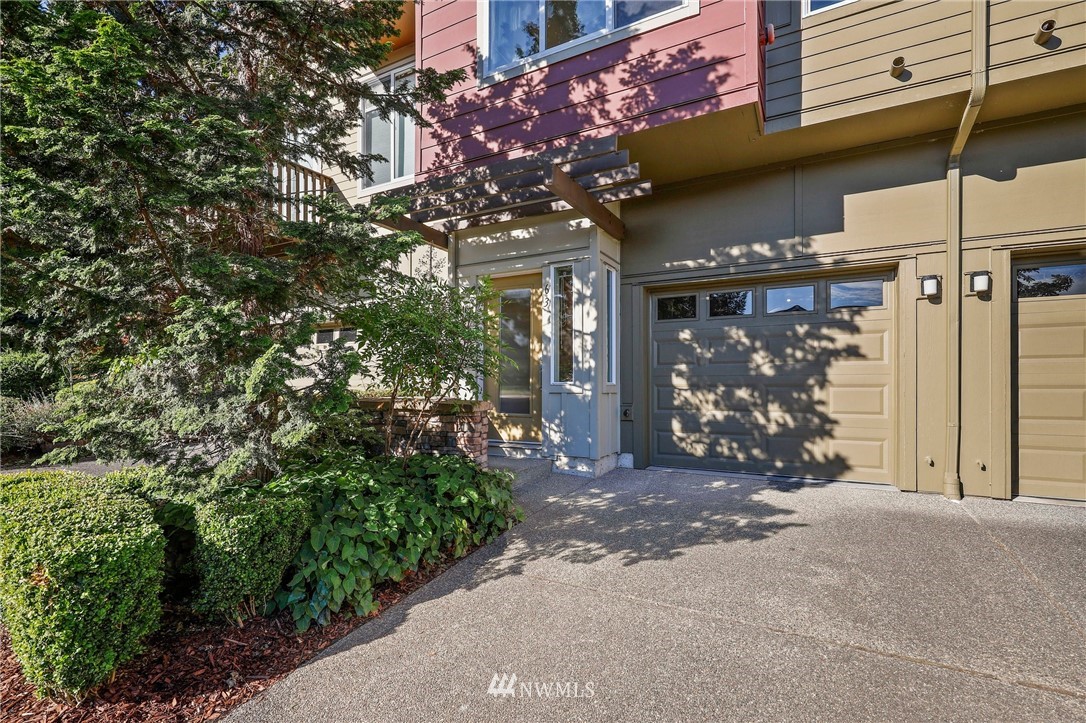 63 Cougar Ridge Road Northwest, Unit 2102 Issaquah, WA 98027 - Photo 2 of 26