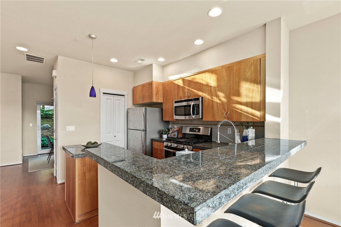 63 Cougar Ridge Road Northwest, Unit 2102 Issaquah, WA 98027 - Photo 7 of 26